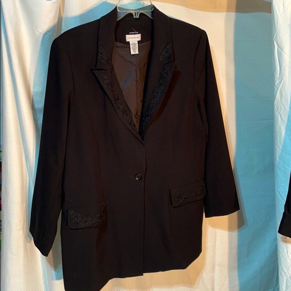Avenue 18 black jacket w/embellishments guc